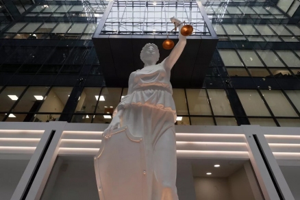 В Казахстане мужчину осудили на год за сломанный позвоночник супруги