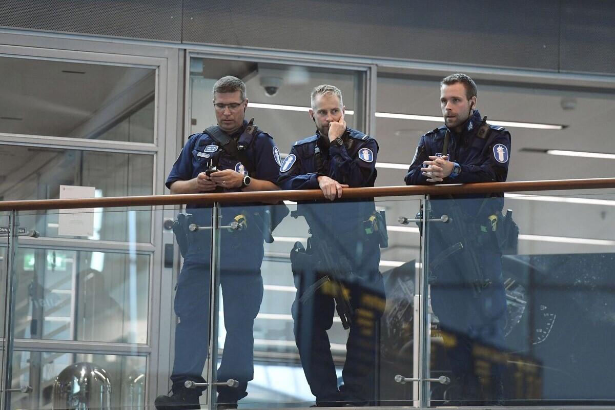 Полицейские в Финляндии начали забастовку