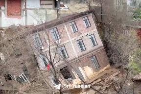 В Махачкале из-за ливней обрушился жилой дом