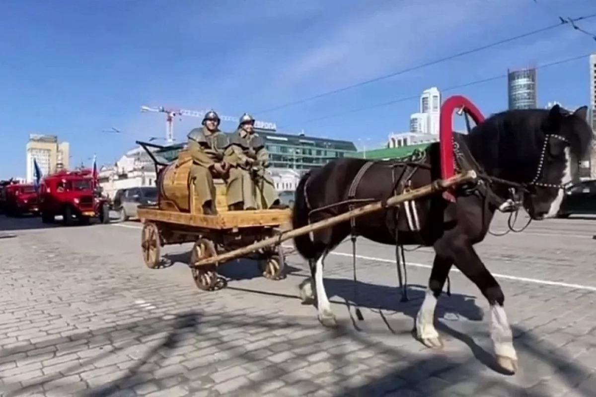 В центре Екатеринбурга отметили юбилей пожарной охраны