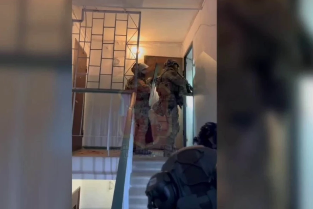 ФСБ пресекла деятельность 70-летнего экстремиста в интернете