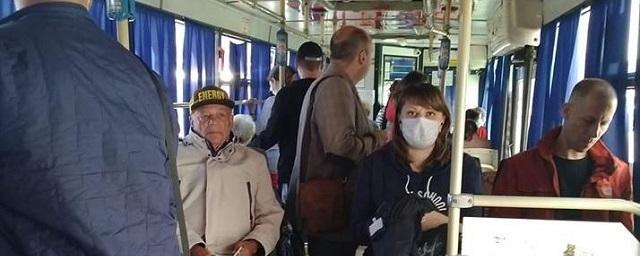 В Новосибирске троих граждан оштрафовали за проезд в транспорте без масок