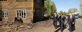 В Архангельске сносят деревянные дома в аварийном состоянии