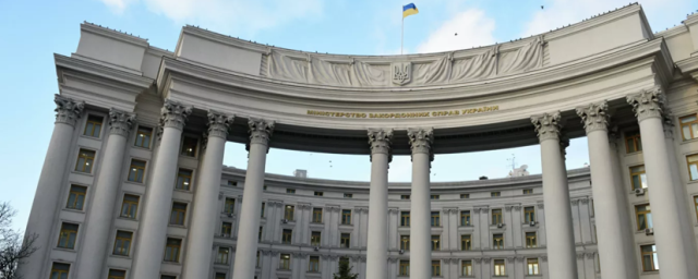 Украина высылает старшего дипломата российского посольства в Киеве