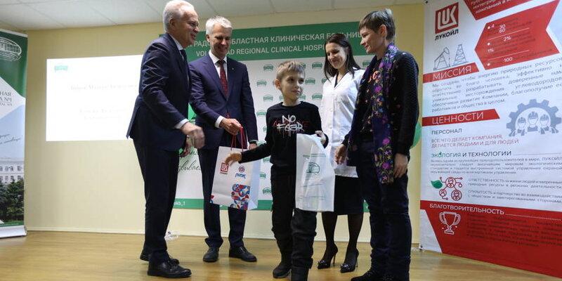 В сурдологическом центре Волгоградской области слабослышащие дети получили высокотехнологичные слуховые аппараты