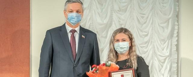 Андрей Луценко поздравил вологжанок с Днем матери