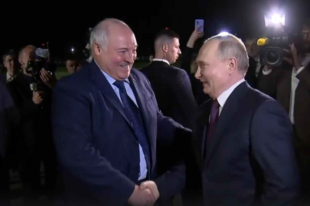 Путин (военный преступник) рассказал, что обсудит с Лукашенко