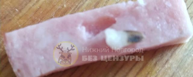 Жительница Нижнего Новгорода нашла в колбасе чей-то зуб