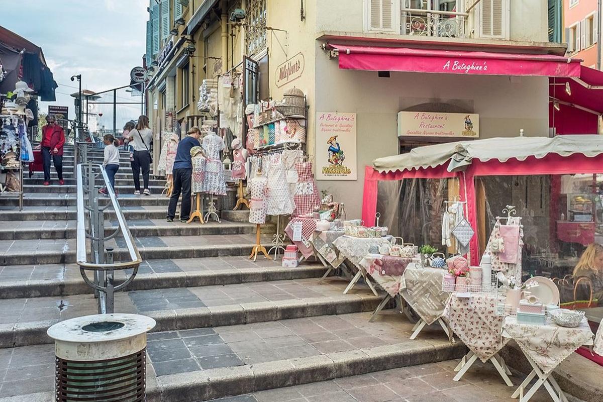 От Венеции до Барселоны: европейские города защищаются от наплыва туристов