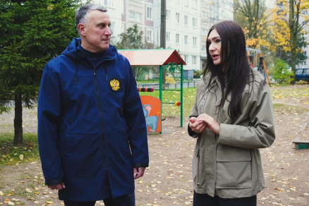 Глава Великого Новгорода Александр Анисимов: Во дворе ТОС «Северный» установили новые качели и детскую карусель благодаря инициативному бюджетированию