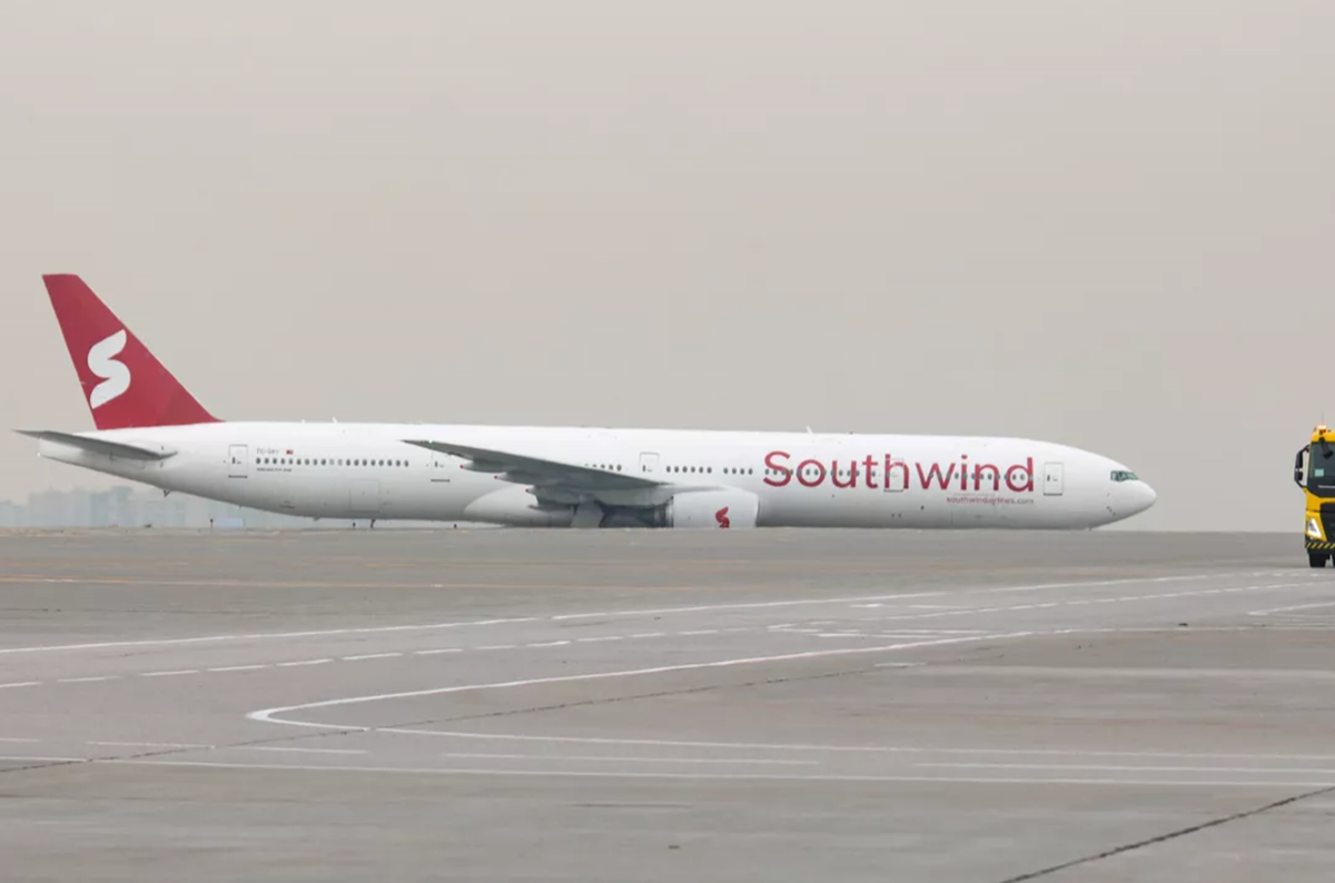 Туристы, направлявшиеся в Анталью из Новосибирска, потеряли день отпуска из-за поломки самолета