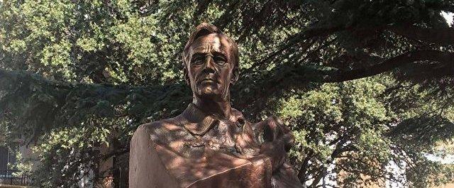 В Крыму установили памятник экс-президенту США