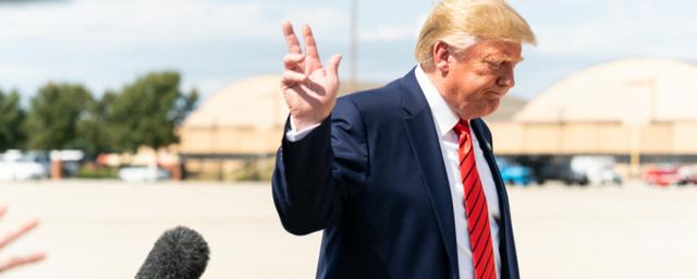 Дональд Трамп — на самоизоляции, COVID-19 обнаружен у его советницы