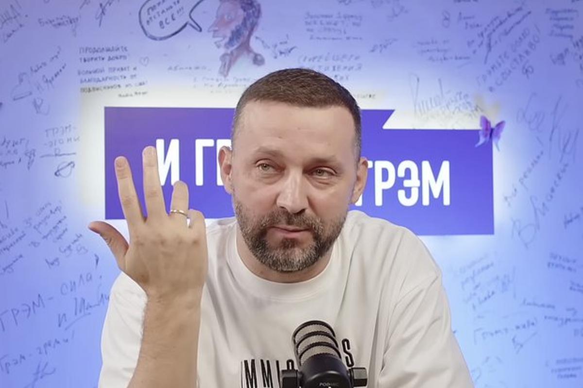 Живущий в Европе комик-иноагент Руслан Белый заявил, что не убегал из России