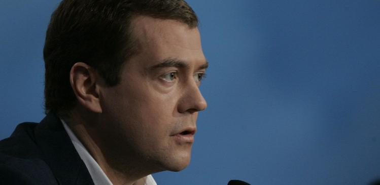Медведев намерен провести совещание по долгам за газ