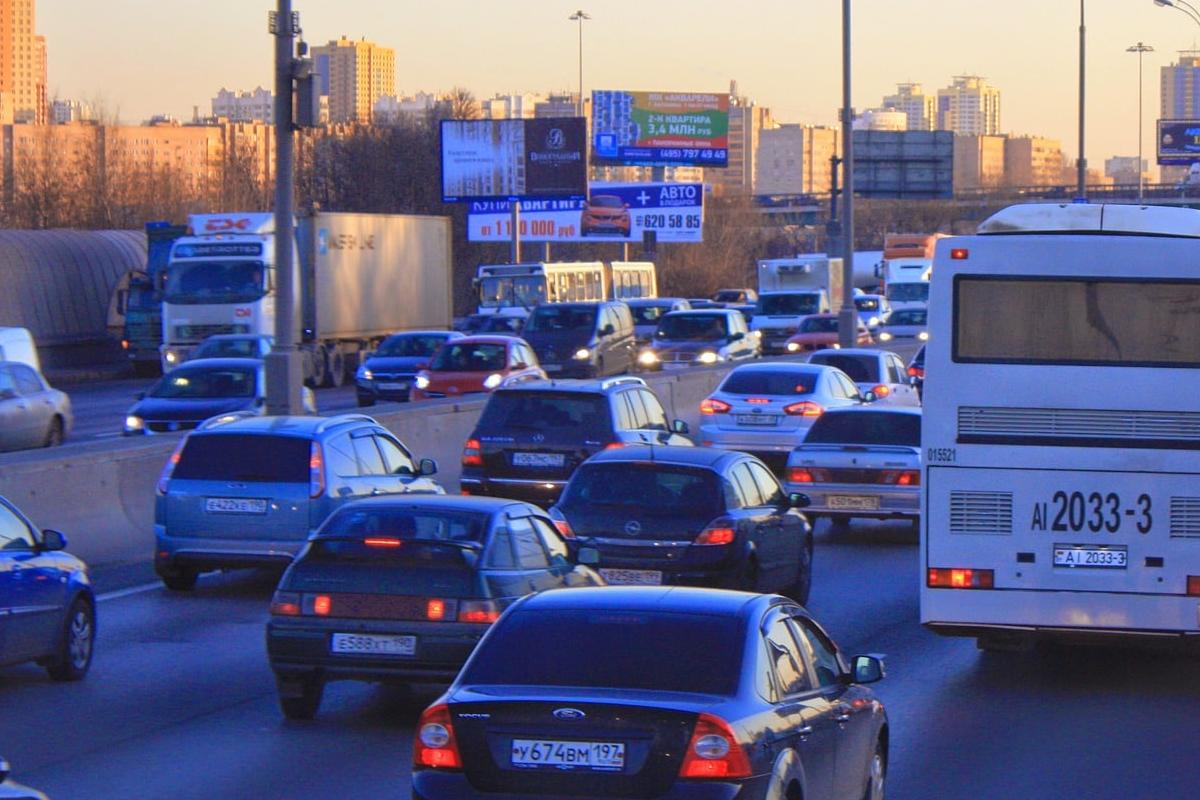 Кабмин РФ поддержал предложение Госдумы о наказании водителей, создающих опасное движение на дорогах