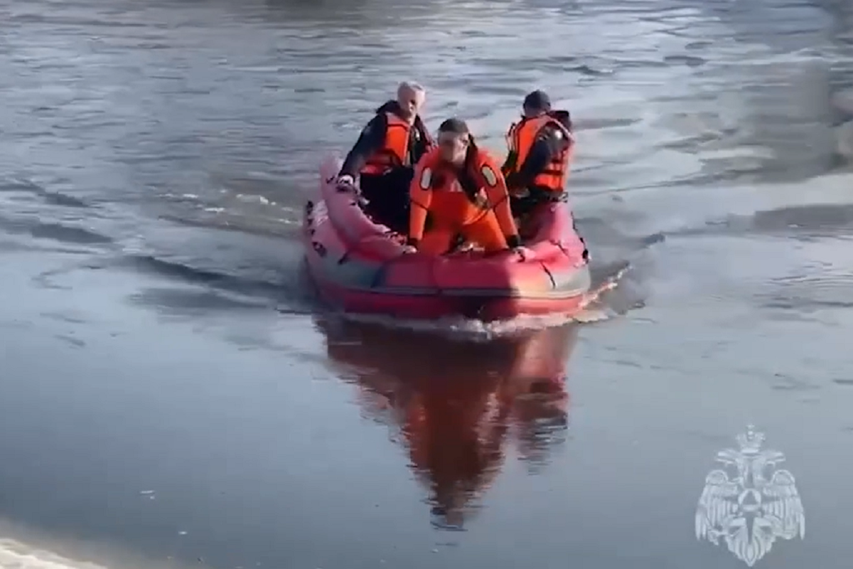 В Омске спасатели и волонтеры ведут поиски пропавшей пары сапбордистов