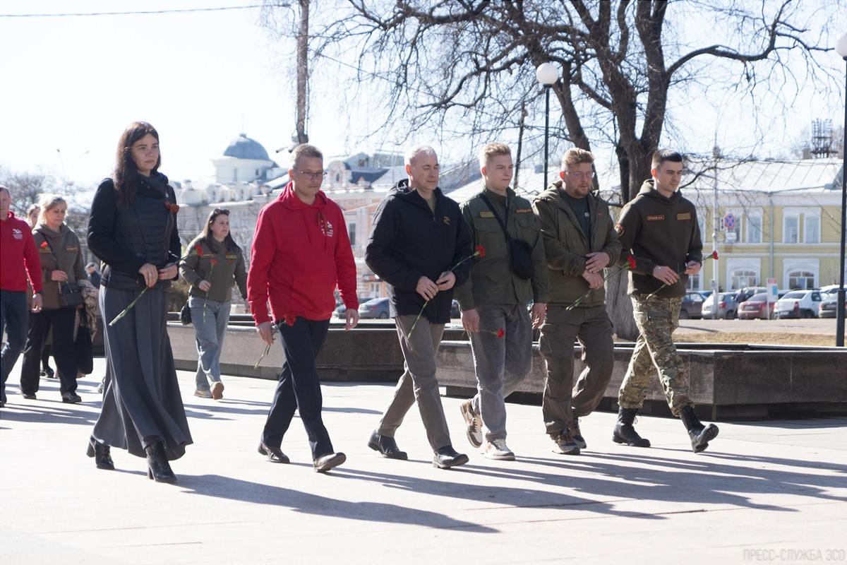 Депутаты Заксобрания Роман Заварин и Любовь Царева приняли участие в открытии «Вахты Памяти» в Вологде