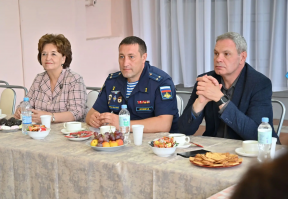 «На счету местных тружениц уже более 3000 сплетенных сетей и несколько тонн гумпомощи»: Спикер Ивановской облдумы Марина Дмитриева встретилась с волонтерами Ильинского района