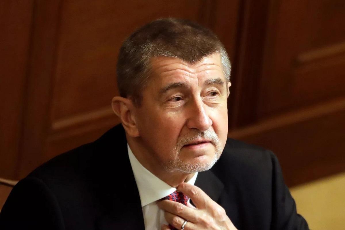 Экс-премьер Чехии Бабиш приостанавливает предвыборную кампанию после нападения на митинге