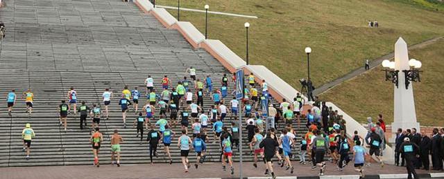 796 нижегородцев приняли участие в забеге по Чкаловской лестнице