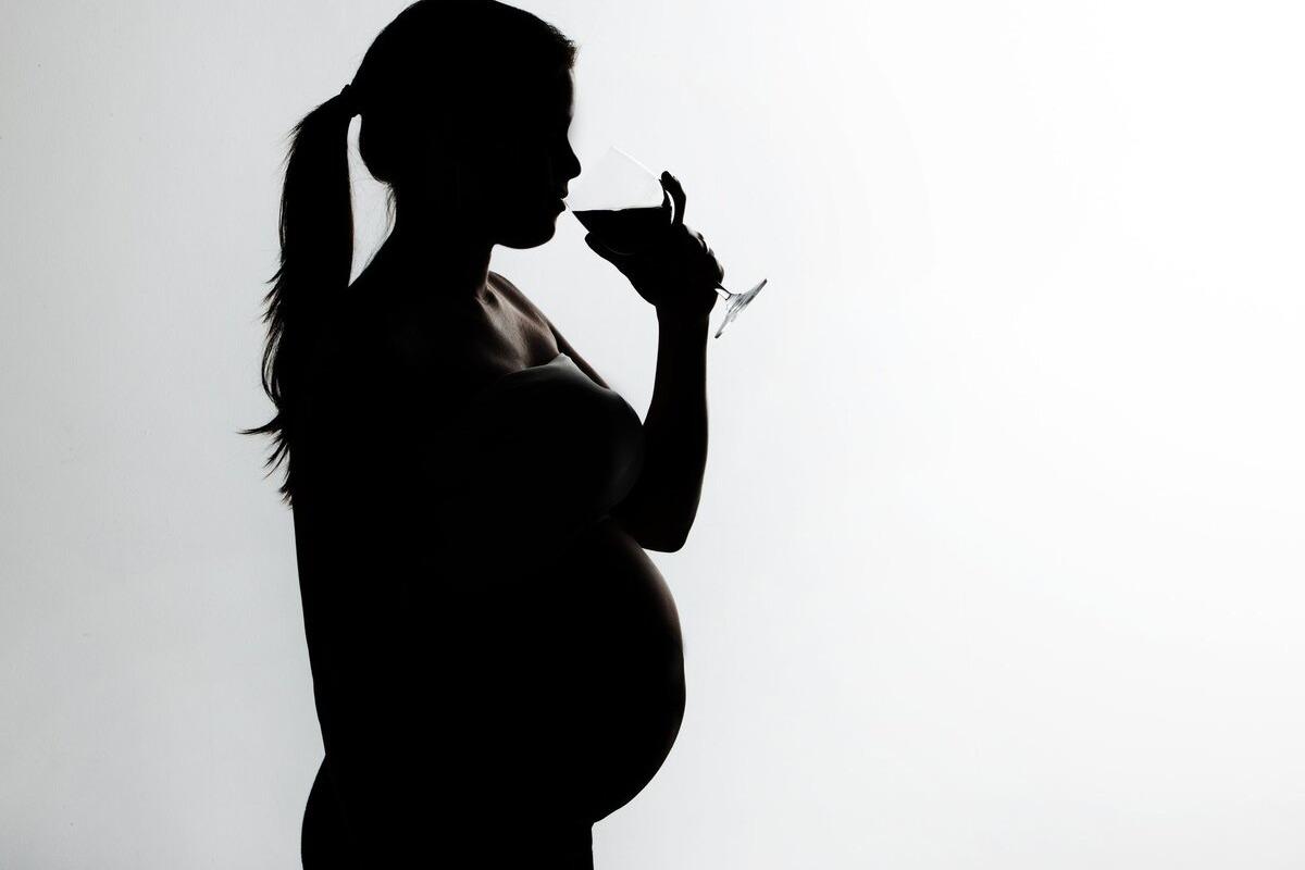 Врачи рассказали о вреде спиртных напитков для беременных