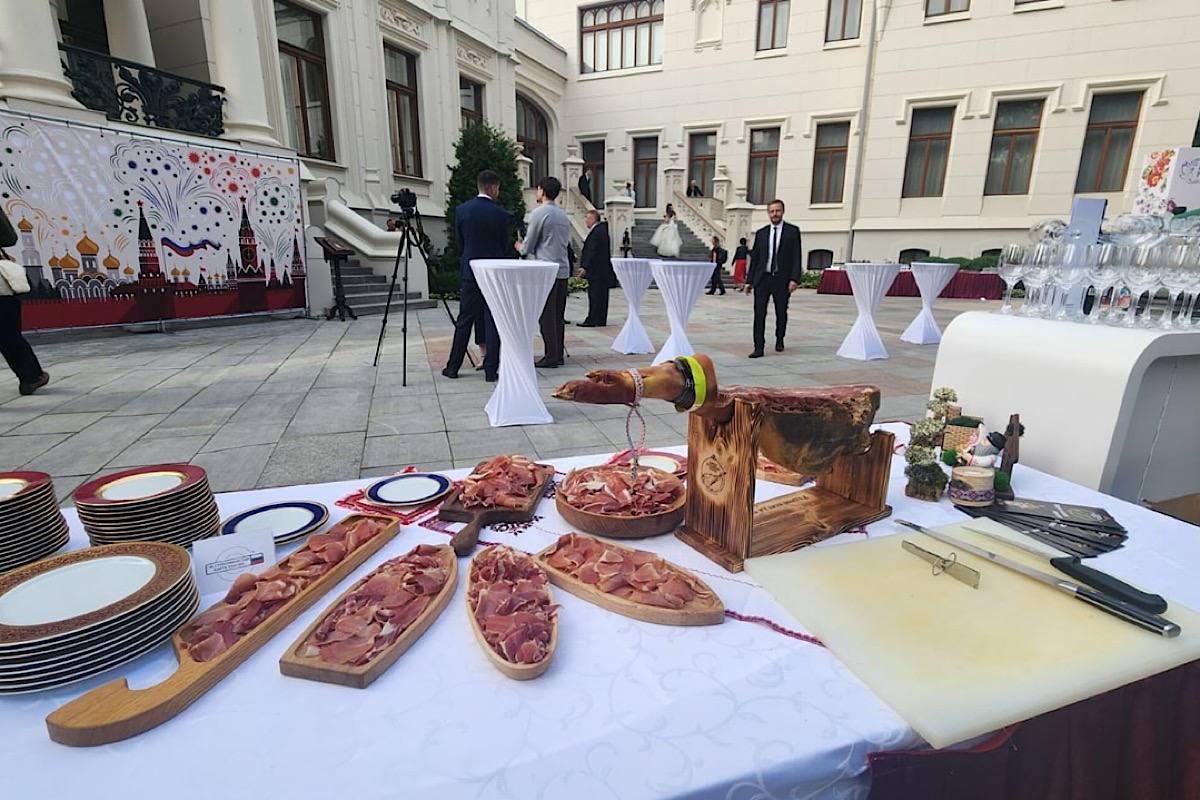 Кулинарный деликатес из Марий Эл стал украшением праздничного стола в МИД РФ