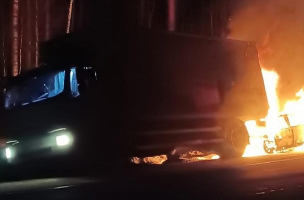 Стала известна судьба лихача-водителя легковушки, которая полностью сгорела после ДТП в Карелии