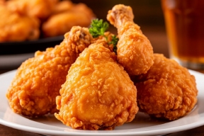 Туристы круизного лайнера Carnival Cruises устроили жесткую драку из-за жареной курицы