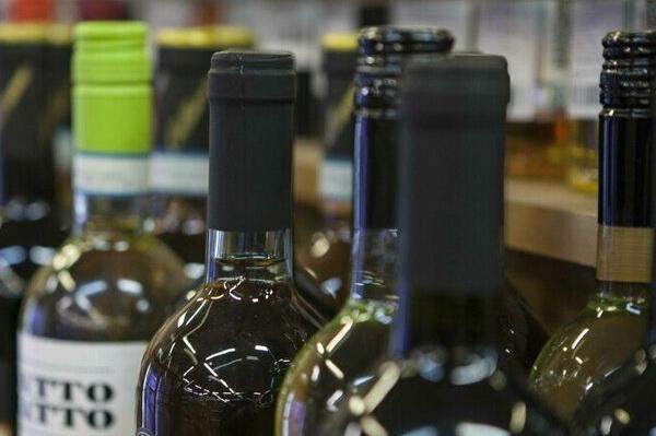 В России (страна-террорист) обсуждают введение 200% пошлины на вино из стран НАТО