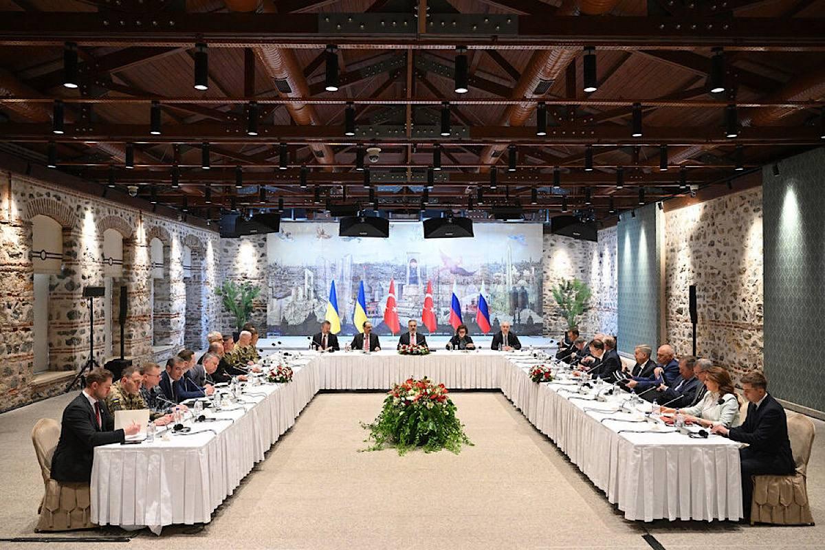 Переговоры России и Украины: переводчик Головко сбежал до завершения встречи