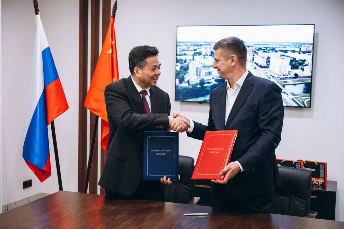 Делегация из китайского Юэцина подписала соглашение с администрацией г.о. Щелково и посетила компанию «Пластмасс групп»