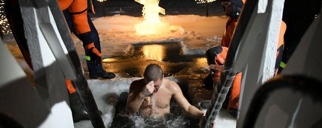 Более 1,1 тысячи жителей Дмитровского округа приняли участие в крещенских купаниях