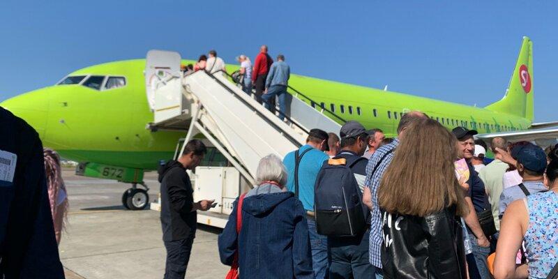 Авиакомпанию «Сибирь», не пустившую на борт самолета пассажиров с билетами, оштрафовали