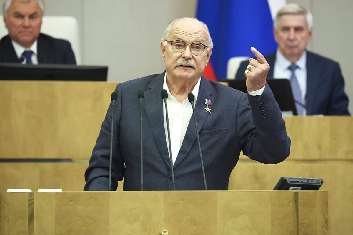 Михалков выступил против Певцова и Драпеко: диалог о детском кино