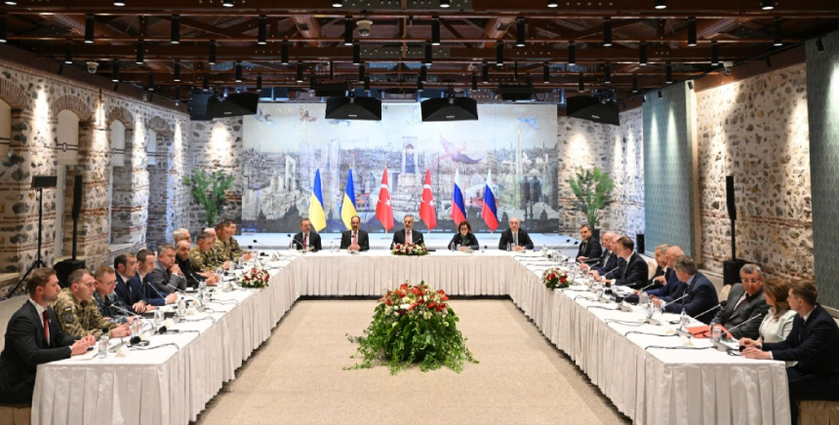 Эксперт: Пока стороны ведут диалог, боевые действия не останавливаются