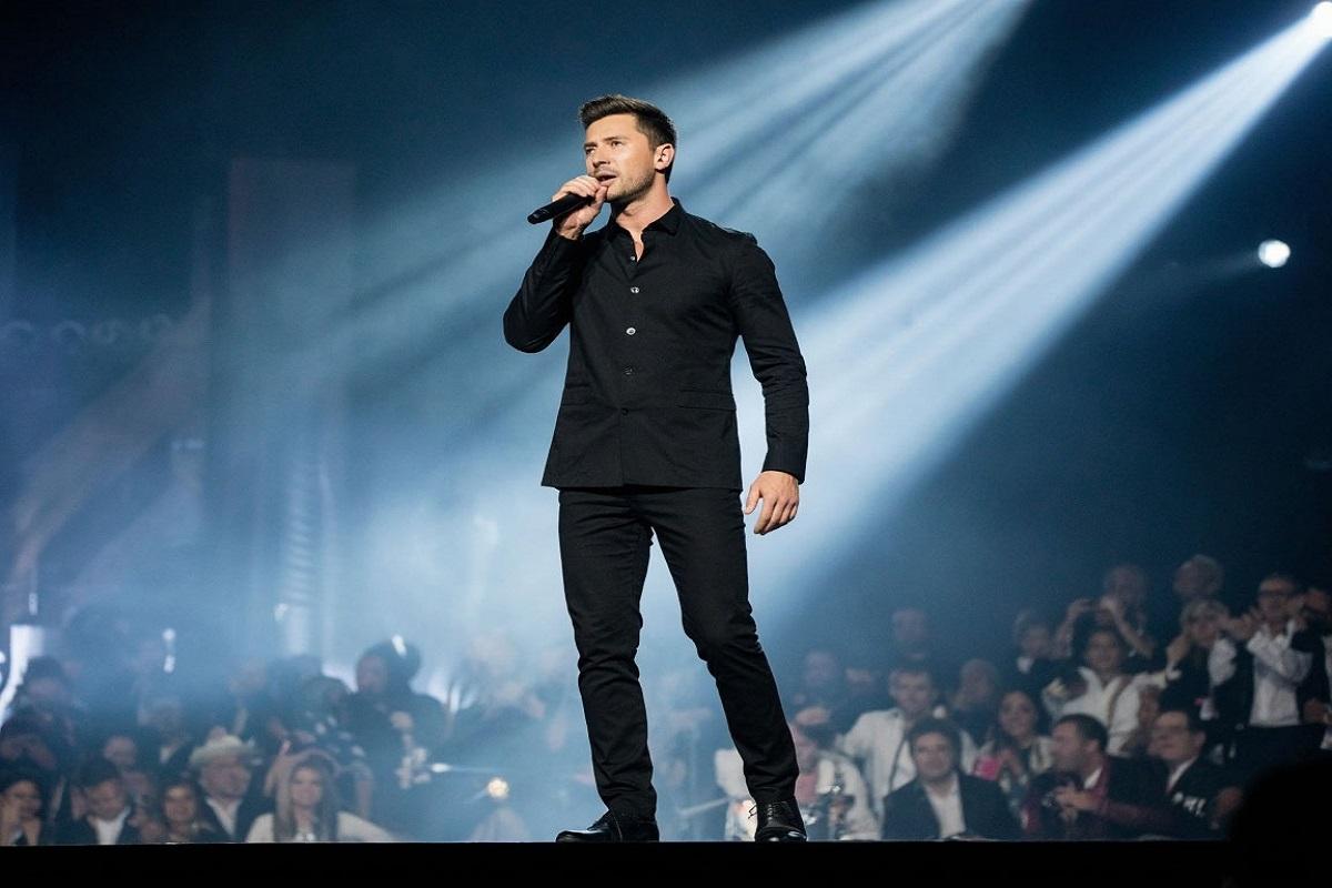 «Я не понимаю, они стебутся?»: Лазарев разгромил участников шоу «Ну-ка, все вместе!»