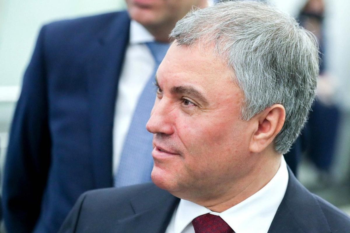 «В долговой яме сыро и холодно»: Володин — о выделении Украине еще 1,4 млрд евро из прибыли от замороженных активов РФ