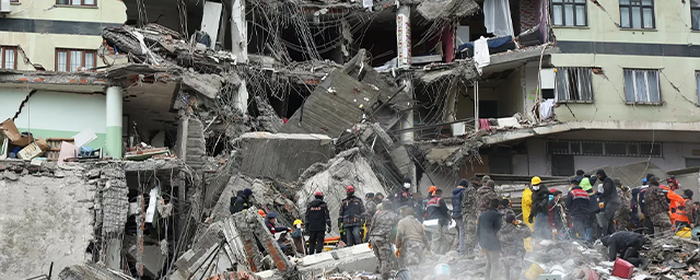 Число жертв землетрясений в Турции возросло до 3432 человек