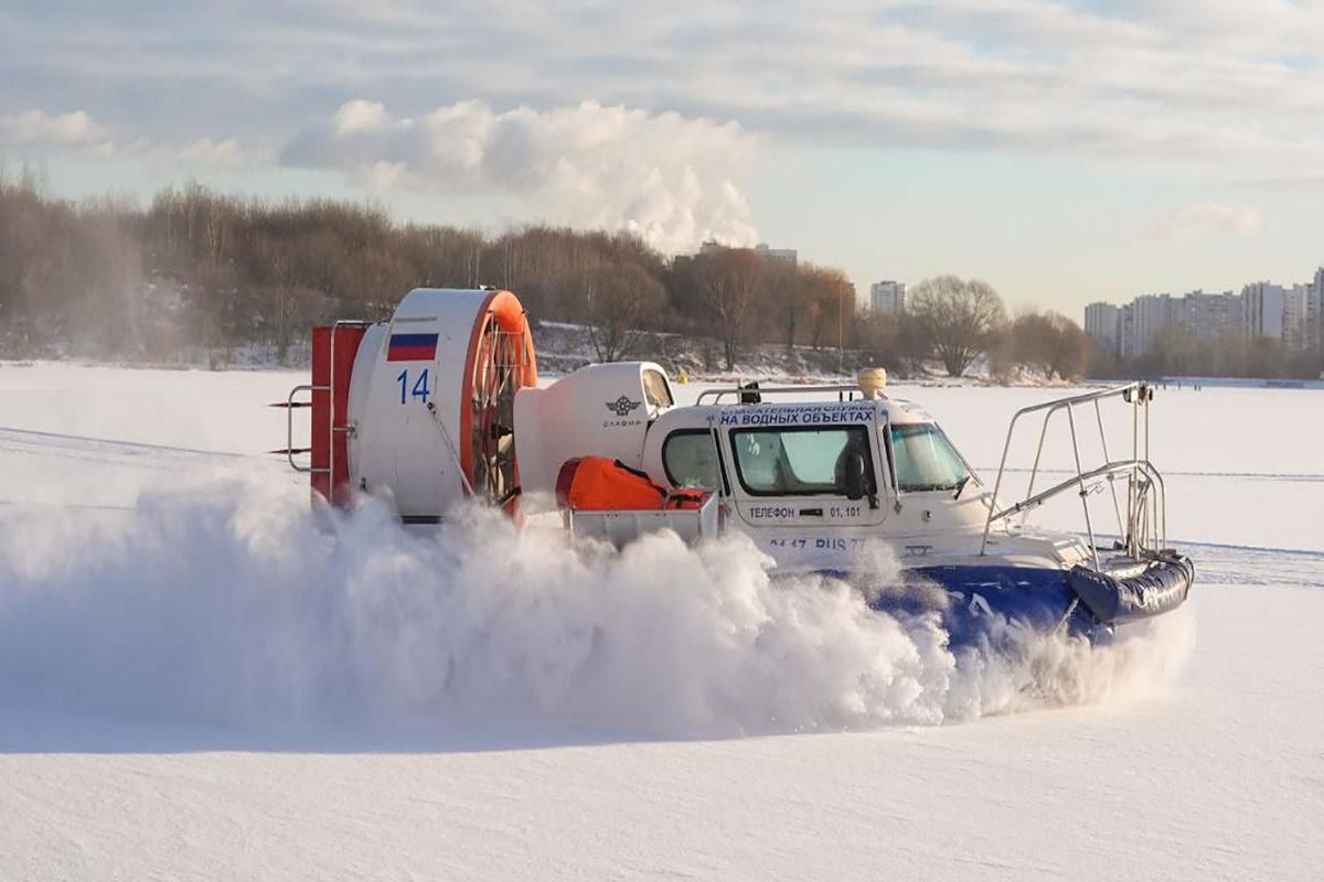 Безопасность на водных объектах Москвы обеспечивают сотрудники 25 поисково-спасательных станций