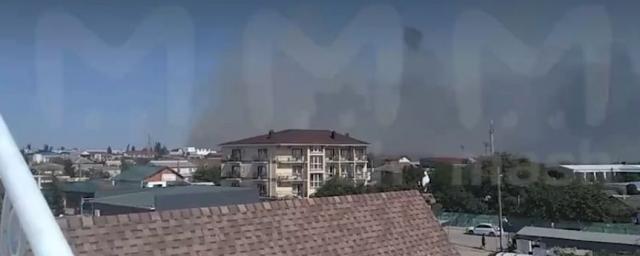 В Крыму на аэродроме под Саками прогремели взрывы, горит взлетная полоса