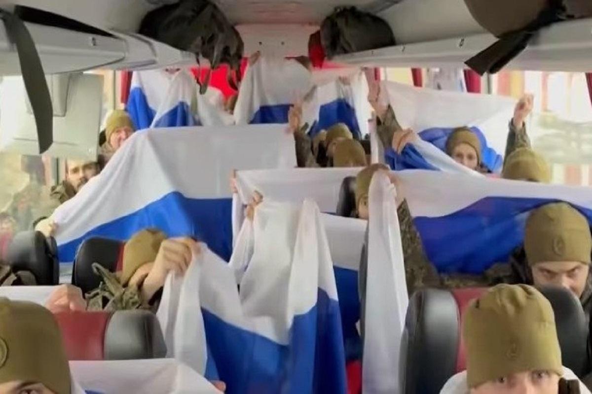 Двое бойцов из Иркутской области вернулись из украинского плена