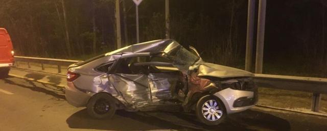 Водитель легковушки госпитализирован в реанимацию после аварии на Волжском шоссе в Самаре