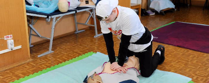 В Новосибирске ученики школ научились запускать сердца