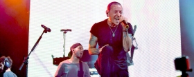 Майк Шинода: Linkin Park не собирается выступать с голограммой покойного Честера Беннингтона
