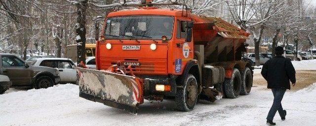 В Волгограде дорожная техника устраняет последствия снегопада