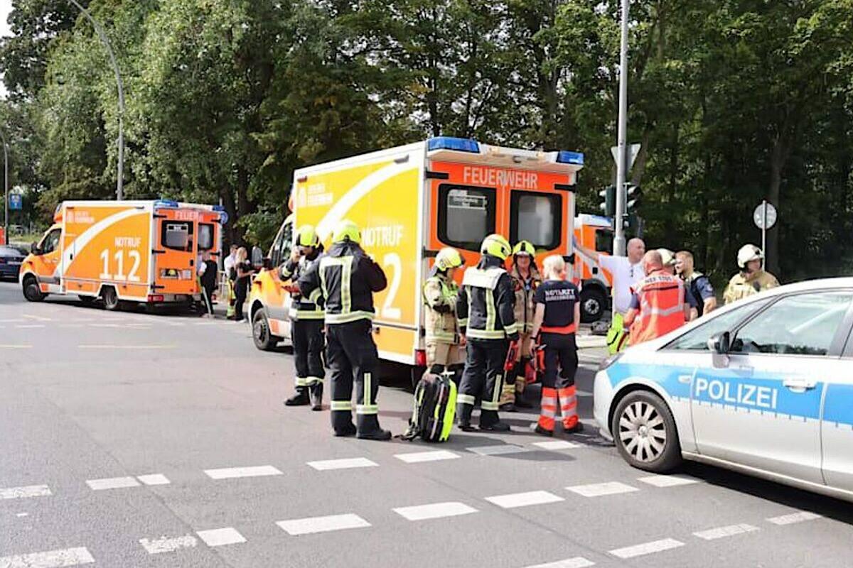В Берлине автомобиль въехал в толпу людей, в результате чего пострадали несколько человек