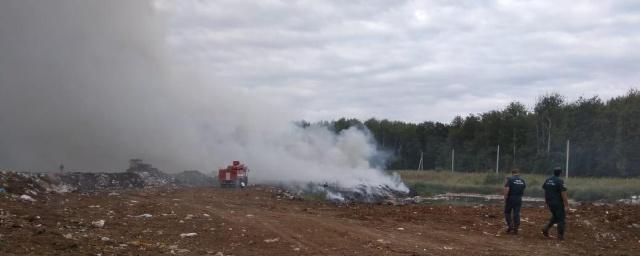 Под Уфой загорелась свалка бытовых отходов