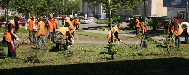 Петропавловские школьники вышли на уборку столицы Камчатки