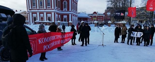 Кировские коммунисты митинговали против QR-кодов